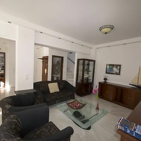 Jiannis House فاليراكي