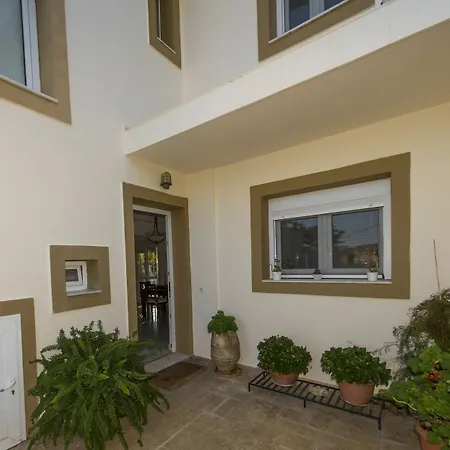 Jiannis House *