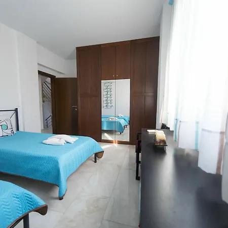 Jiannis House *