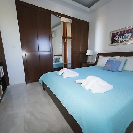 Jiannis House *