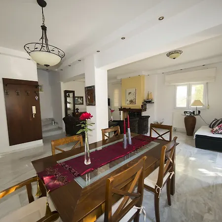 Jiannis House فيلة